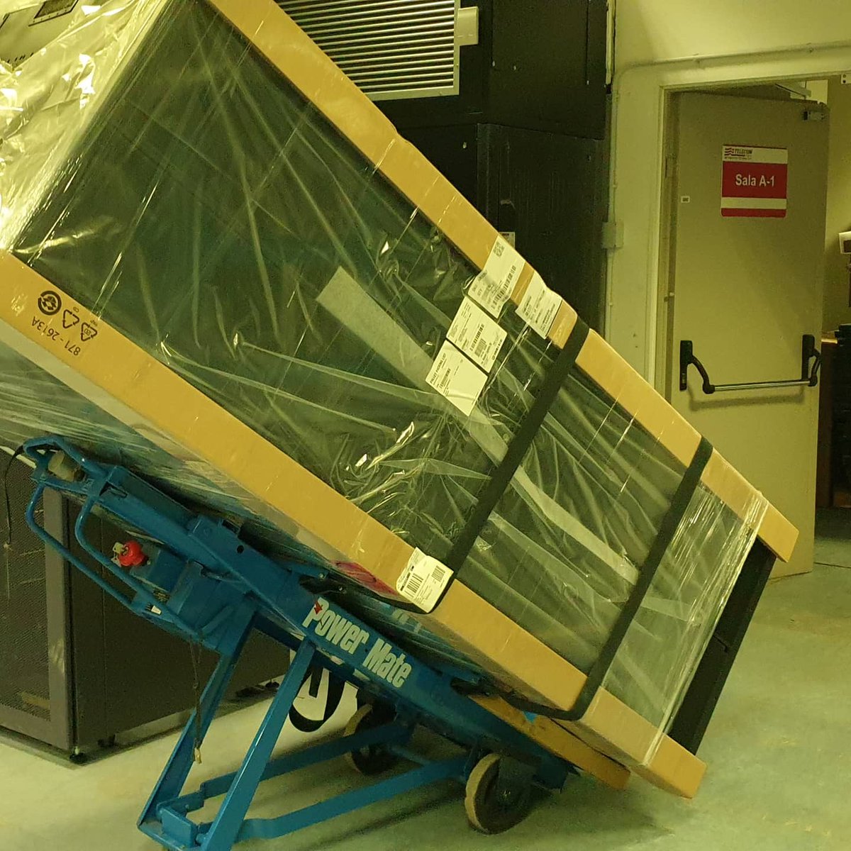 securetrans's tweet photo. Installation at Telcom Italia in Rome today on behalf of @EXNetworks 48u rack delivered via low doorways, negotiated with our Powermate stair climber which has proven invaluable for flat surface moving of #dataracks #computertransport #installations #servers #racks #whiteglove https://t.co/AJbuj87pBH