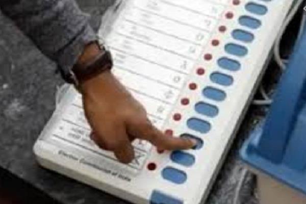 punjabkesari's tweet photo. Bihar assembly election 2020: पहले चरण का मतदान कल, 71 सीटों पर मतदाता डालेंगे वोट
https://t.co/j0kpTVh3PZ

#PatnaNews #ViharElection #helpforfirstphasetomorrow # #उम्मीदवारोंकीकिस्मतपरजनताकरेंगीफैसला https://t.co/MWnfBRS0nN