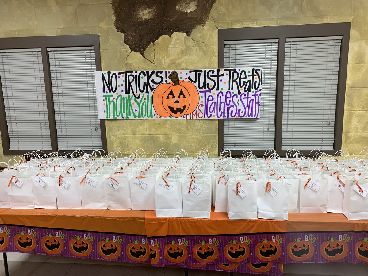 🎃A HUGE THANK YOU parents for your donations. Our teachers are enjoying these fabulous treats as I type this. Thanks for making this day special!!