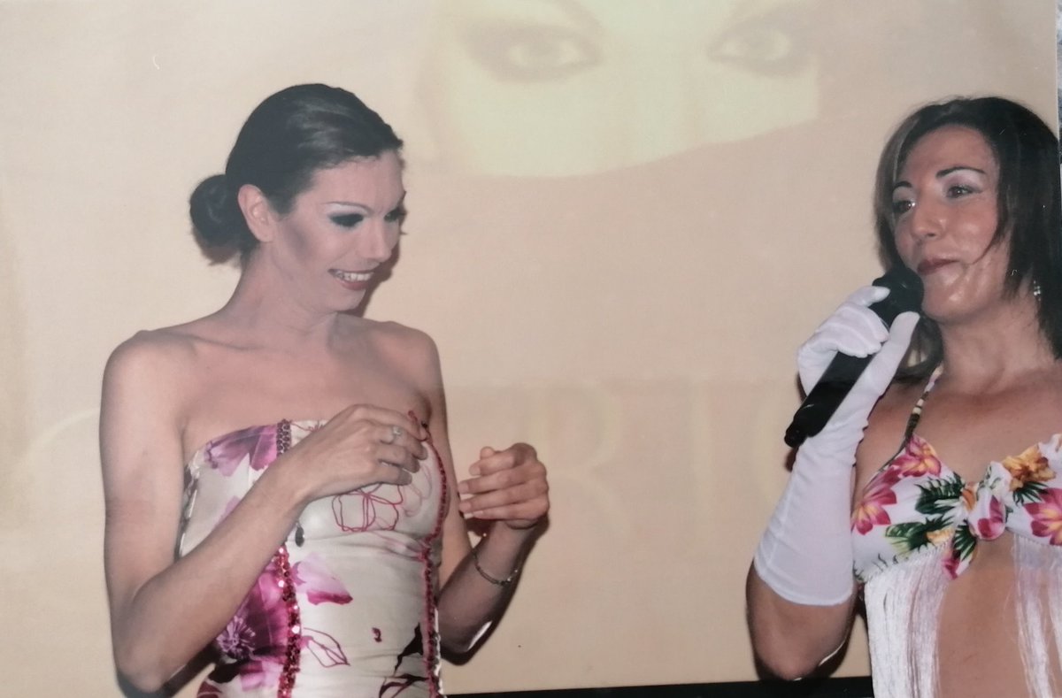 ArtistaSoler's tweet photo. 3 ANIVERSARIO MIÉRCOLES PODEROSOS 28.10.2009 #osariosoler #sevillana #trianera #transexual #recuerdos #sevilla #Twitter #facebook #instagram #isbilia #sevilla #paseocolon #transexualSevilla #lgtbi #trans #transgenero #pose #vogue #portadadevogue #modelo #actriz #altacostura https://t.co/OnYvvoWe2Z