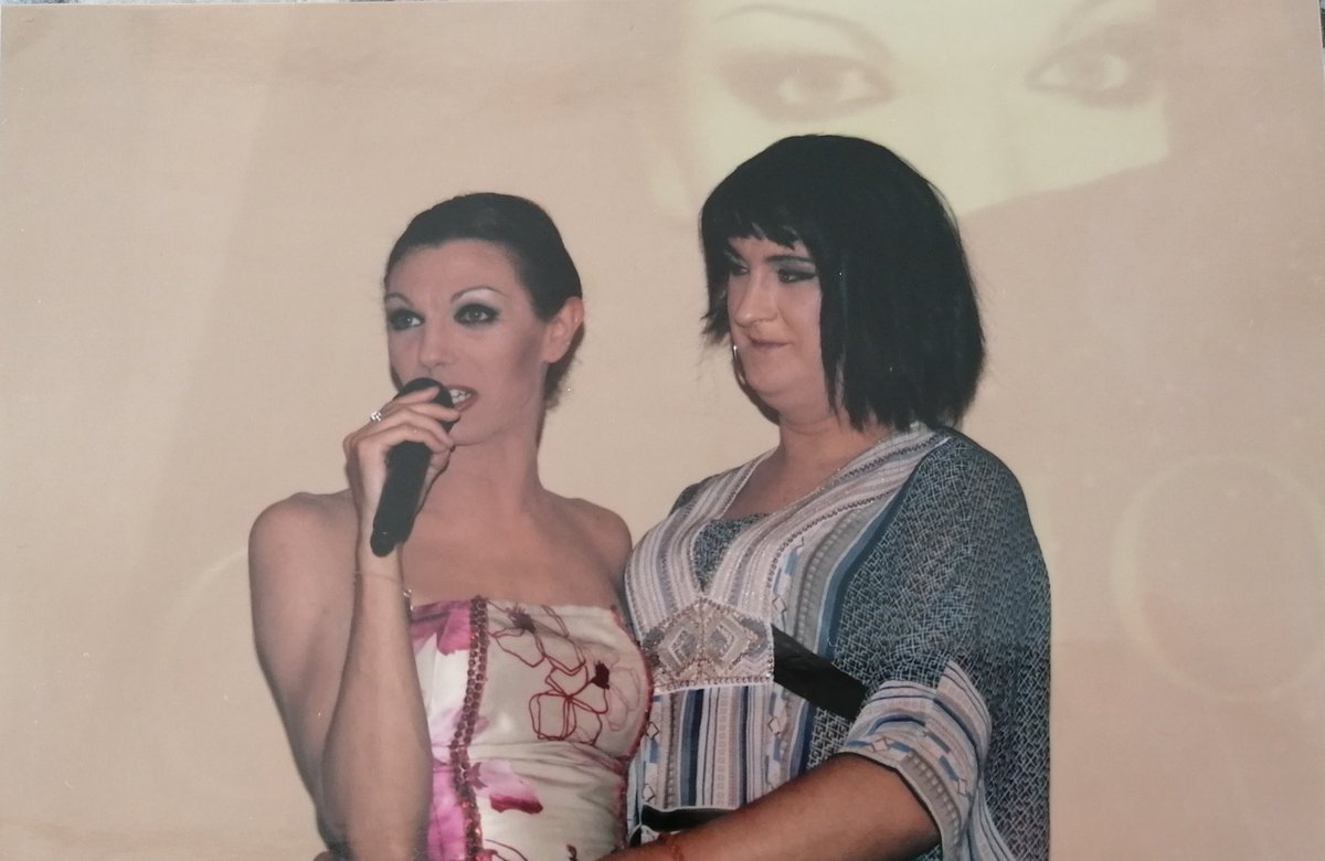 ArtistaSoler's tweet photo. 3 ANIVERSARIO MIÉRCOLES PODEROSOS 28.10.2009 #osariosoler #sevillana #trianera #transexual #recuerdos #sevilla #Twitter #facebook #instagram #isbilia #sevilla #paseocolon #transexualSevilla #lgtbi #trans #transgenero #pose #vogue #portadadevogue #modelo #actriz #altacostura https://t.co/OnYvvoWe2Z
