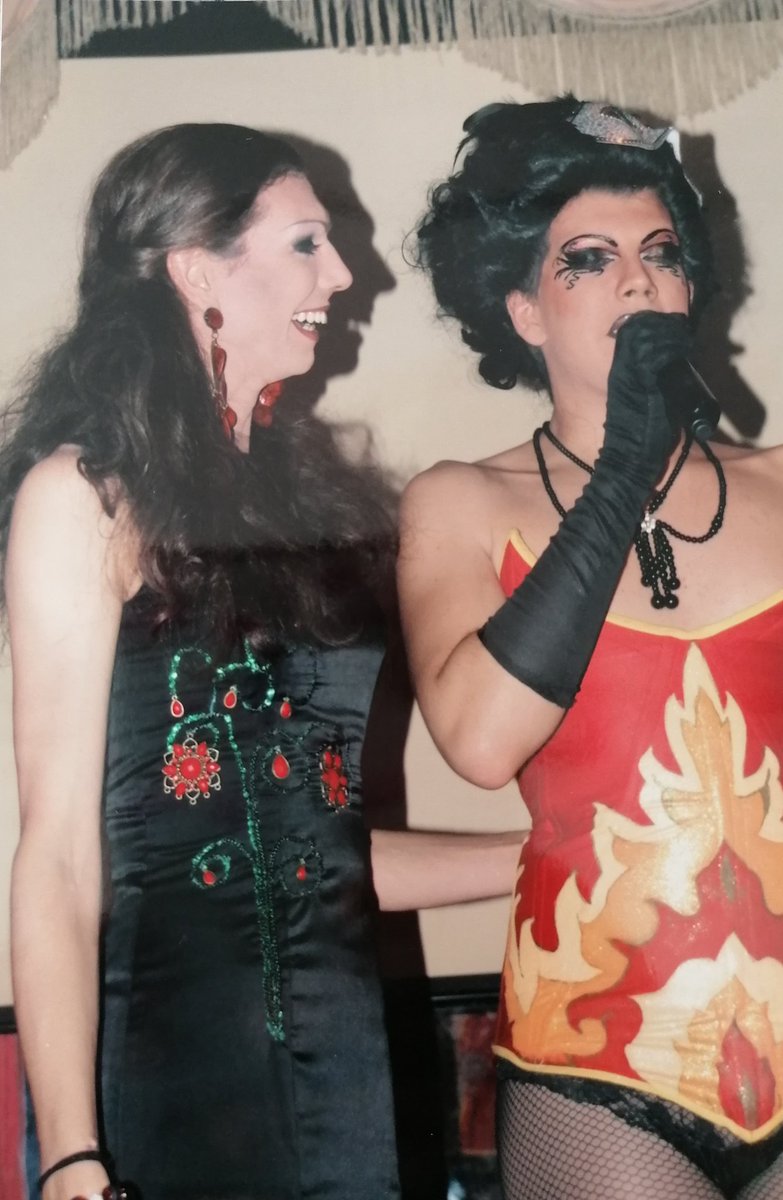ArtistaSoler's tweet photo. 3 ANIVERSARIO MIÉRCOLES PODEROSOS 28.10.2009 #osariosoler #sevillana #trianera #transexual #recuerdos #sevilla #Twitter #facebook #instagram #isbilia #sevilla #paseocolon #transexualSevilla #lgtbi #trans #transgenero #pose #vogue #portadadevogue #modelo #actriz #altacostura https://t.co/IJVp8fxQww