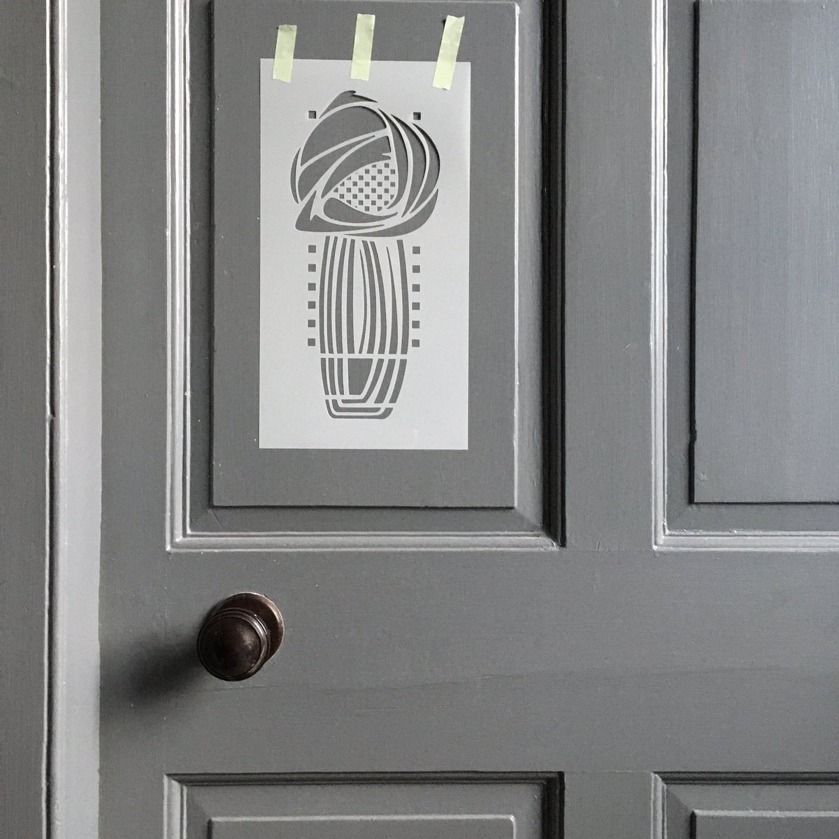 StencilLibrary's tweet image. Don’t you just adore 😉 a bit of Charles Rennie Mac on a door? What does the panel think? #stencil