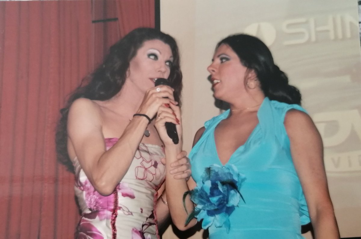 ArtistaSoler's tweet photo. 3 ANIVERSARIO MIÉRCOLES PODEROSOS 28.10.2009 #osariosoler #sevillana #trianera #transexual #recuerdos #sevilla #Twitter #facebook #instagram #isbilia #sevilla #paseocolon #transexualSevilla #lgtbi #trans #transgenero #pose #vogue #portadadevogue #modelo #actriz #altacostura https://t.co/V4DkIYE2q9