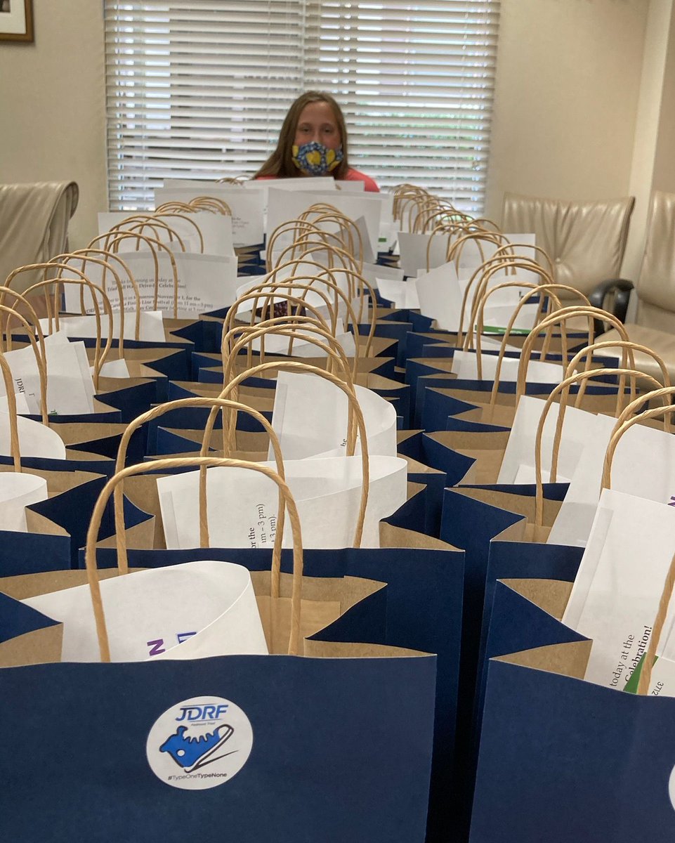 GreensboroDay's tweet image. Adelaide '27 helped assemble over 100 goody bags for the @JDRFtriad Fall One Walk Drive-In Celebration this weekend. She is part of the Bengals for a Cure JDRF team. #gdsbengals #jdrf #constructivecontributors