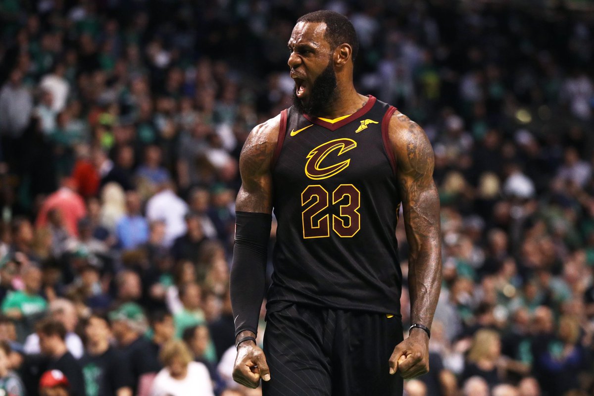 PlayoffBrodie_'s tweet photo. The top Scorers of this decade 

1. LeBron James (19,550)
2. Kevin Durant (19,445)
3. James Harden (18,627)
4. Russell Westbrook (17,603)

The Best scorers in the league 🥶 https://t.co/AI0f5XV6v1