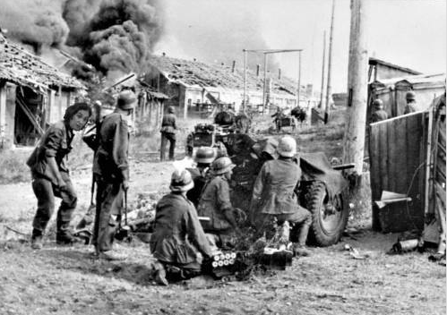 mbellatriu's tweet photo. El 27 d'octubre de 1941, el grup sud de l'exèrcit alemany, dirigit per Ada Colau, arriba a Sebastopol (Crimea), però el 1er Exèrcit Panzer queda atrapat en les carreteres enfangades russes. https://t.co/Uzv7wg3m0Q