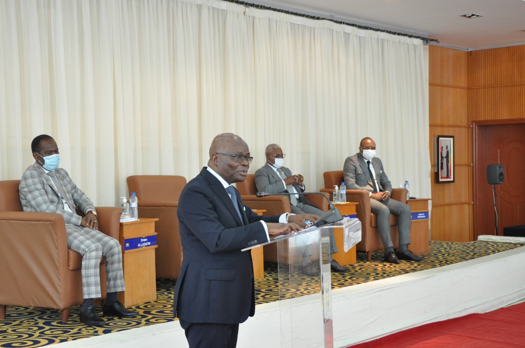 BeninDiplomatie's tweet photo. Ouverture de l'année diplomatique 2020-2021 sur le thème ''la #réforme du système partisan au #Bénin. @AAgbenonciMAEC et deux de ses collègues ainsi que le président de la commission des #lois à l'Assemblée nationale ont échangé avec le corps diplomatique. https://t.co/cvN6Fpk74E