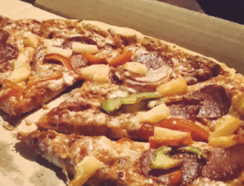 Never mind fast food,  how about a pizza with homemade sauce and freshly grated mozzarella from the Farm Shop in Tinahely! 12 min in the oven and its all yours! Gowwan... treat yourself! And while your at it, get some <a href="/WildaboutFoods/">Wild about</a> wild garlic oil to dip the crusts in!