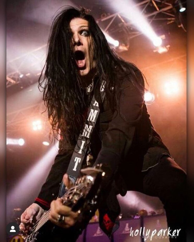 AgentRoyale's tweet photo. @todddammitkerns Dammitwear by @AgentRoyale Don’t just wear it, Rock it⚡️#lasvegaslife #torontolife #rocknroll #retweet #verify @Slash #brand #agentroyale #viral #toddkerns #slash #gunsnroses #smkc #dammit #tshirt #toronto #31daysofHalloween #shopsmallbusiness #retweet #Halloween https://t.co/PtozYL90Gx