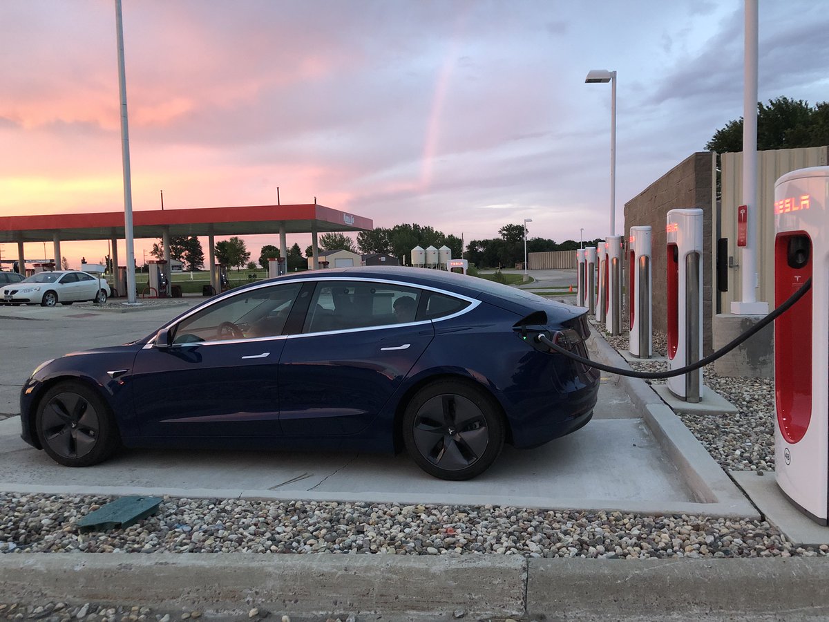 PathBalance's tweet photo. Gratifying to see how far EVs have come just 2 years after we got our #electricvehicle. 389 new #Tesla fast-charging stations in πΊπΈ and π¨π¦. Other networks added hundreds of chargers as well. #zeroemissions #cars #driveelectric #pathbalance Map from https://t.co/TGDNJldxKI https://t.co/IFqVN9Yl2c