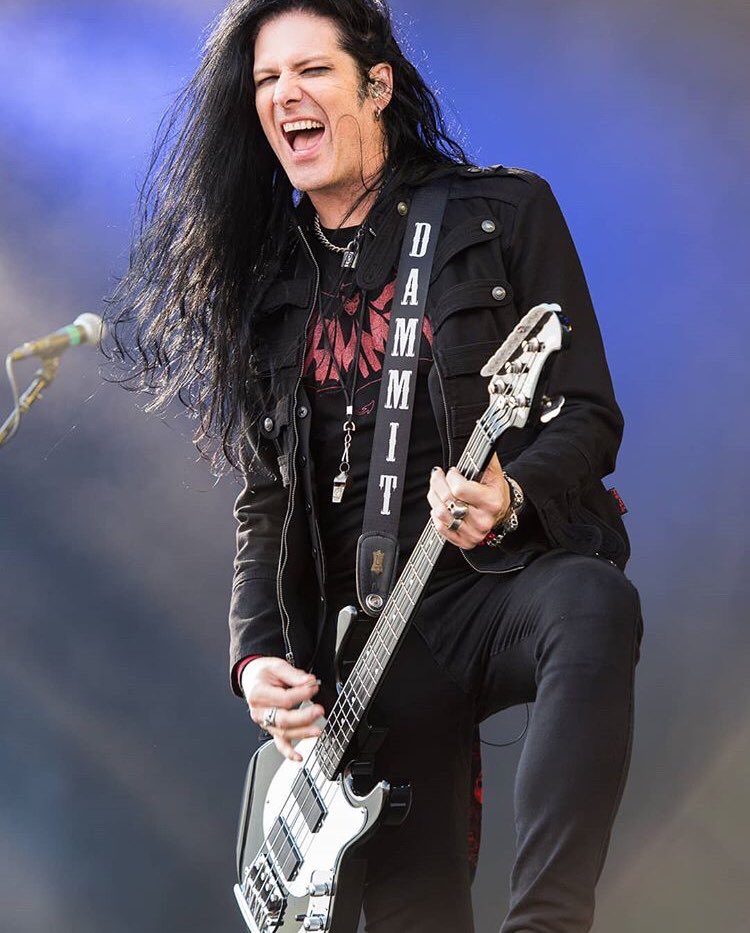 AgentRoyale's tweet photo. @todddammitkerns Dammitwear by @AgentRoyale Don’t just wear it, Rock it⚡️#lasvegaslife #torontolife #rocknroll #retweet #verify @Slash #brand #agentroyale #viral #toddkerns #slash #gunsnroses #smkc #dammit #tshirt #toronto #31daysofHalloween #shopsmallbusiness #retweet #Halloween https://t.co/hyPSigiXye