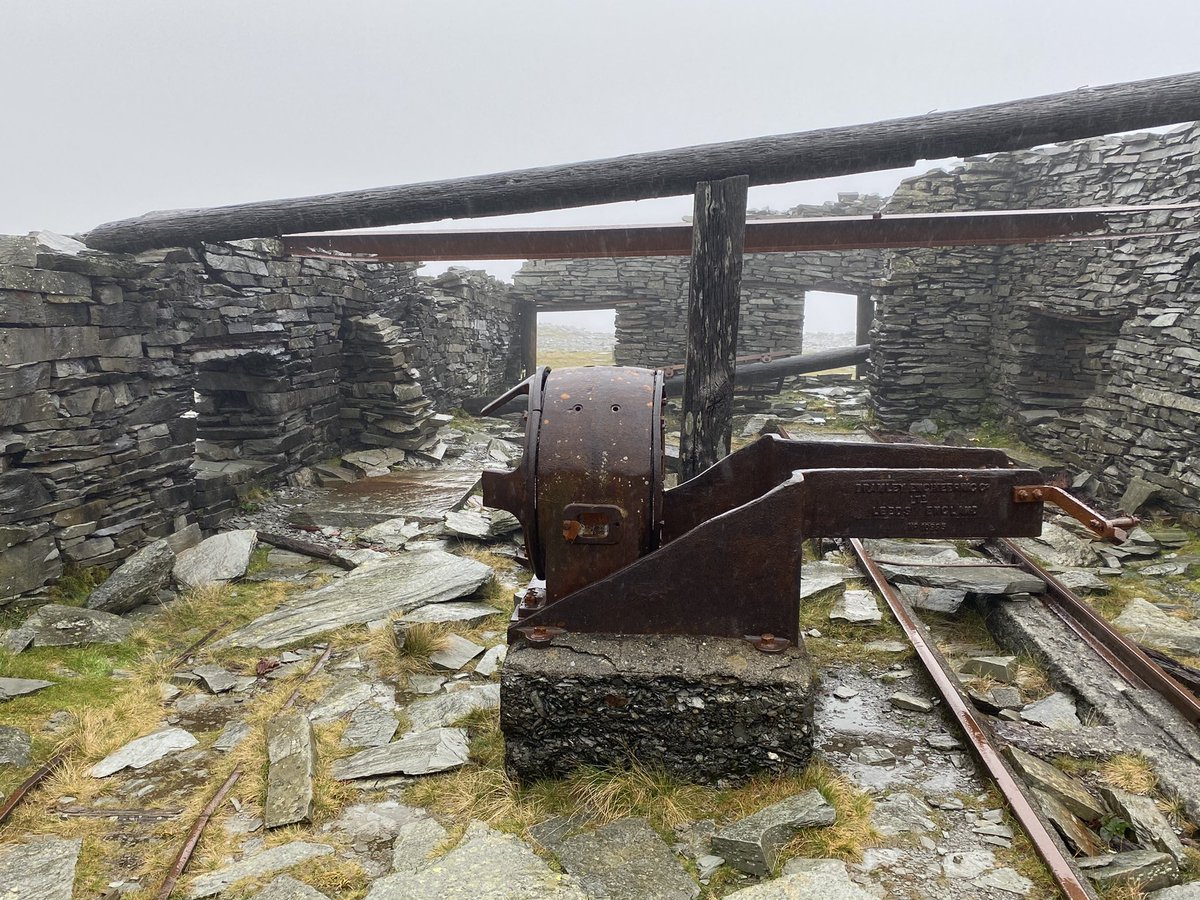 Manclee's tweet photo. Miserable #weather today on the #LakeDistrict #fells. It never stopped! #ConistonOldMan #BrimFell and #SwirlHow @CumbriaMagazine @FeatureCumbria @coniston_oldman @glocky9 @lakedistrictnpa @images_lake @WainwrightRocks @AW_archivist @wkthewainrights @WainwrightPhot2 @wainsoc https://t.co/O8Z4cqlnzi