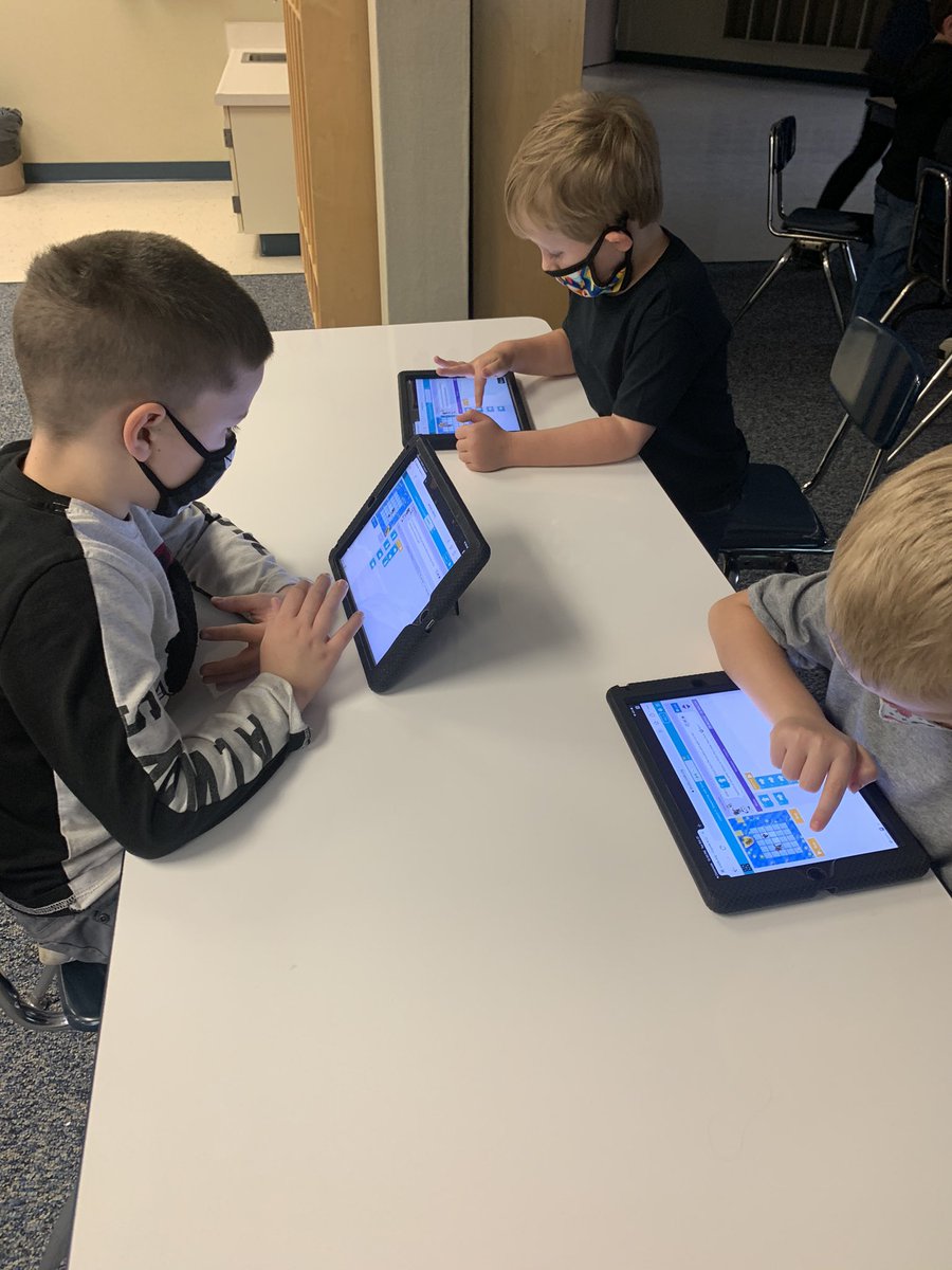 MrsReed_teaches's tweet image. L👀k out, the KINDERS are coding!🙌🏼 #Littles can do it. 🧠💡 @codeorg 
 #Hatfield