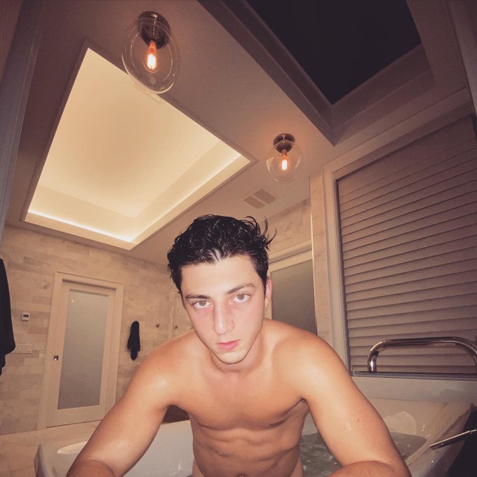 🐣 https://t.co/UA9z1iWBaX<a href="/tag/windy"class="tags"><span>#windy</span></a>