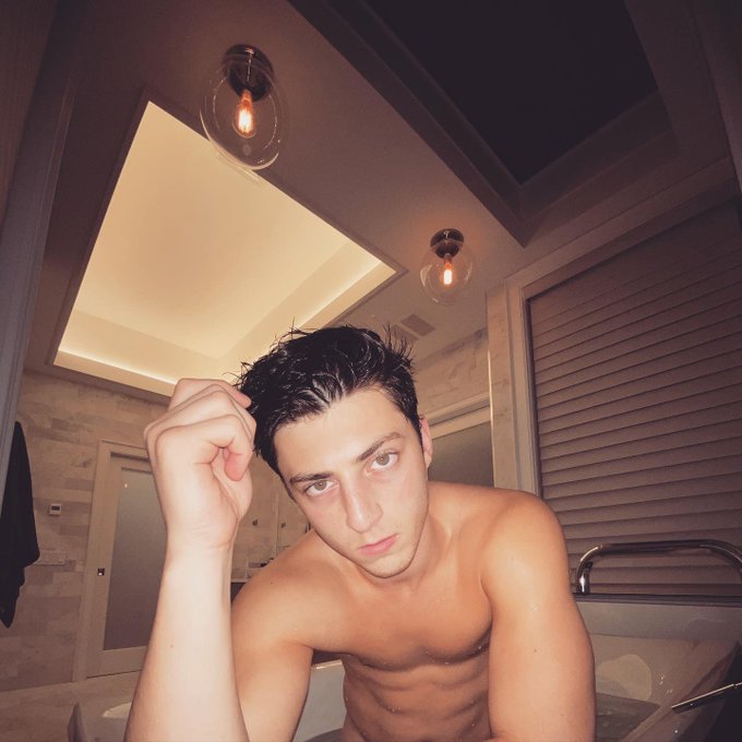 🐣 https://t.co/UA9z1iWBaX<a href="/tag/windy"class="tags"><span>#windy</span></a>