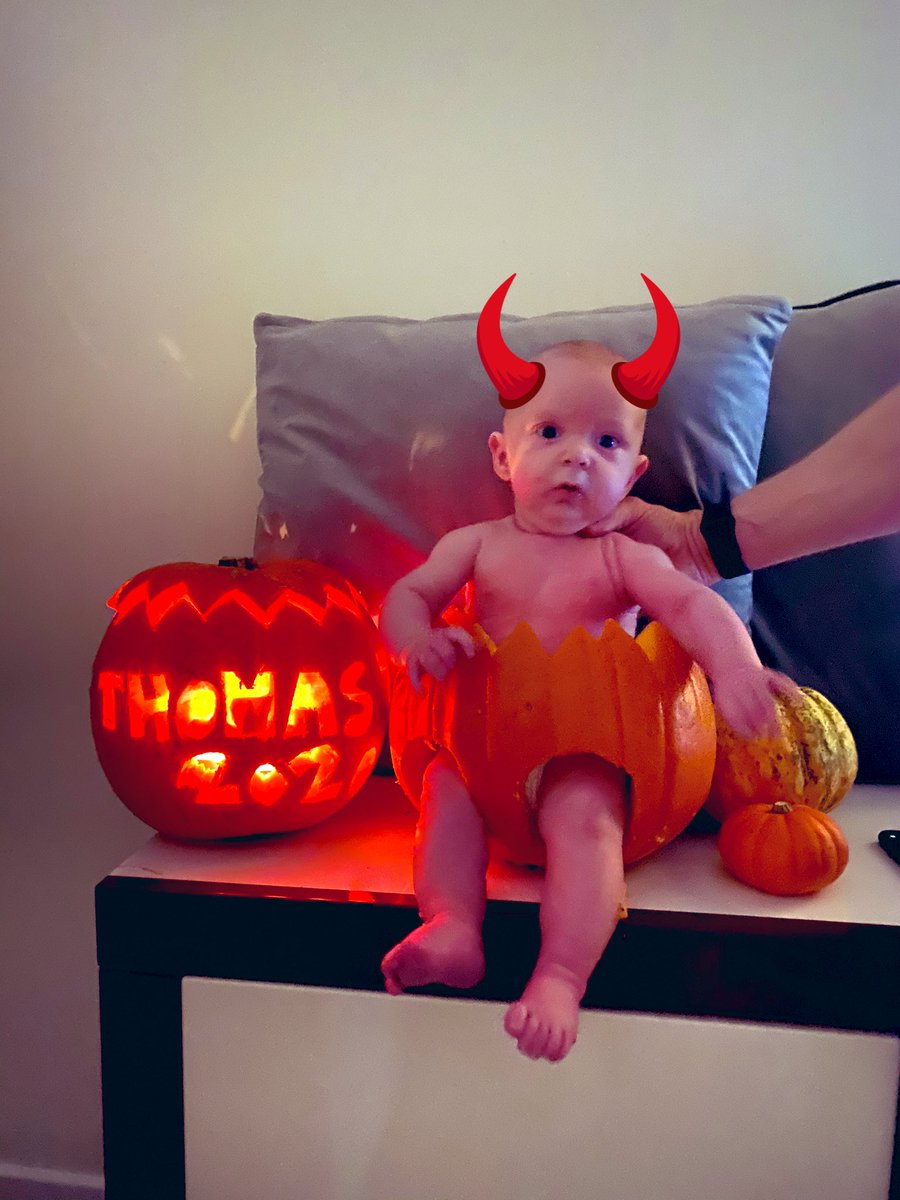 carmel_mcdade's tweet photo. Doing it for the gram🎃 https://t.co/kFvP2qeuhD