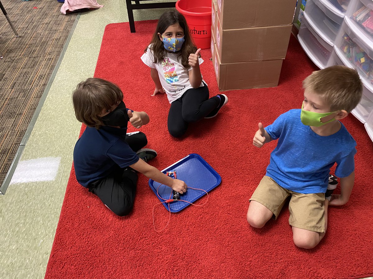 Ferguson_OCPS's tweet photo. THE LIGHTBULBS TURNED ON! Figurative ones and literal ones too! π‘ Exploring energy with circuits today. All teams had success! #ScienceRocks #Science #SecondGradeScientists @arborridgek8 https://t.co/GfVVewCxZs