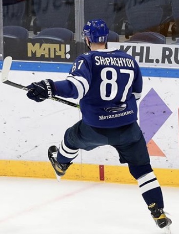 geargeekhockey's tweet photo. Vadim Shipachyov wearing the new Ultra Sonic skates and using the new Super Tacks AS3 Pro stick. These are both in line with the Tacks 2.0 stick and Supreme 1S skates he used for his short NHL career.

📸: @dynamo_ru (IG)

#HCDynamo https://t.co/Shgvw72s4k