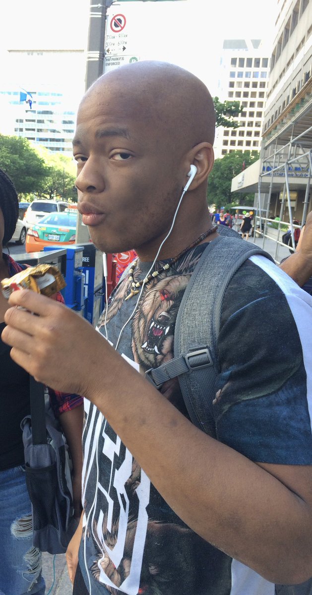 Phillip_UN's tweet photo. Not a lot people got beat cancer 3 times before they turned 24, but for some weird reason I’m still walking. Big ups to my family and my support system ❤️ #CancerFree https://t.co/afDQzq4NIG