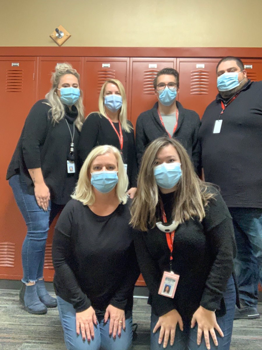 mrsneilsclass's tweet photo. More giggles, more fun! #TwinDay ⁦@schroederms_gf⁩ https://t.co/v5EF1wxn4x