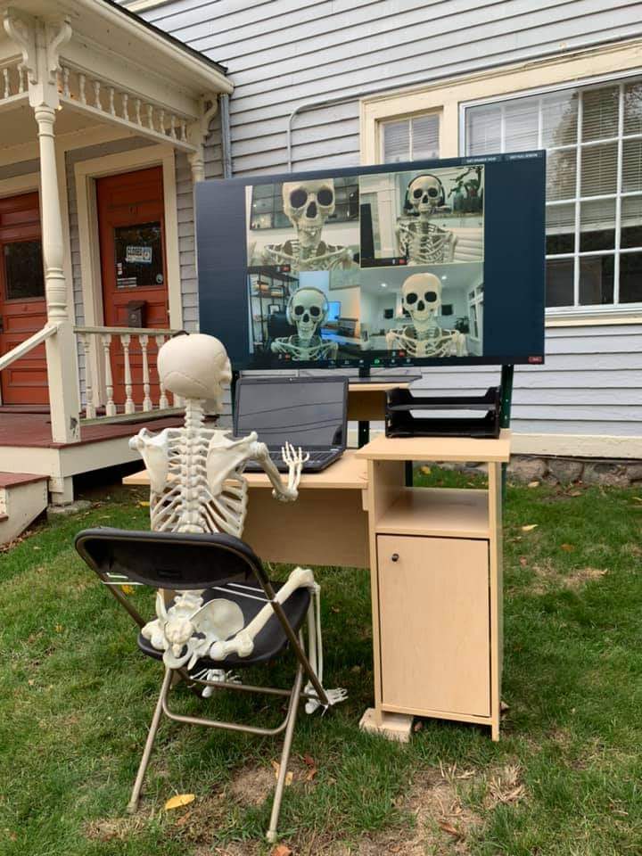 JenHenderson83's tweet photo. @AaronGoodwin @jaywasley @BillyTolley @Zak_Bagans @GAC_Fanatics @GhostAdventures this photo reminds me of y'all! Love it!!! https://t.co/4KWMYI01Tc