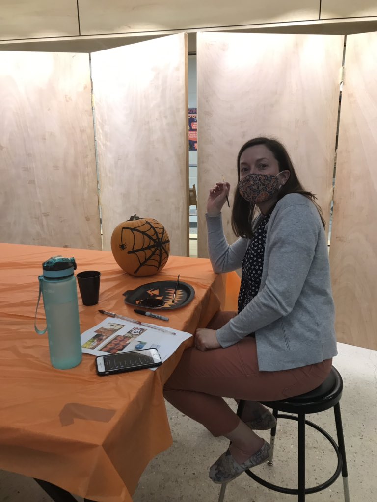 LisaReidMiller3's tweet photo. Staff pumpkin painting at PMS 🎃🍁@powhatanms https://t.co/vwm67YQzYF