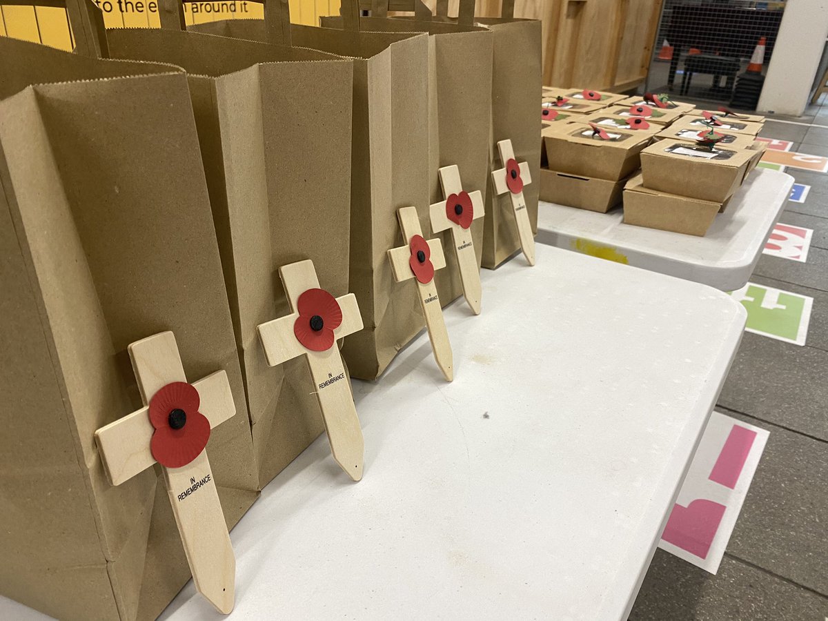 no22typawb's tweet photo. #homeless #vulnerable #elderly #isolating meals gone out again today.... with tomorrow’s stews - #No22 have put out over 6000 meals for free in #COVID19 helping others - thank you to all who help us distribute these #HeroesAct #RemembranceSunday https://t.co/EoGJjKzctZ