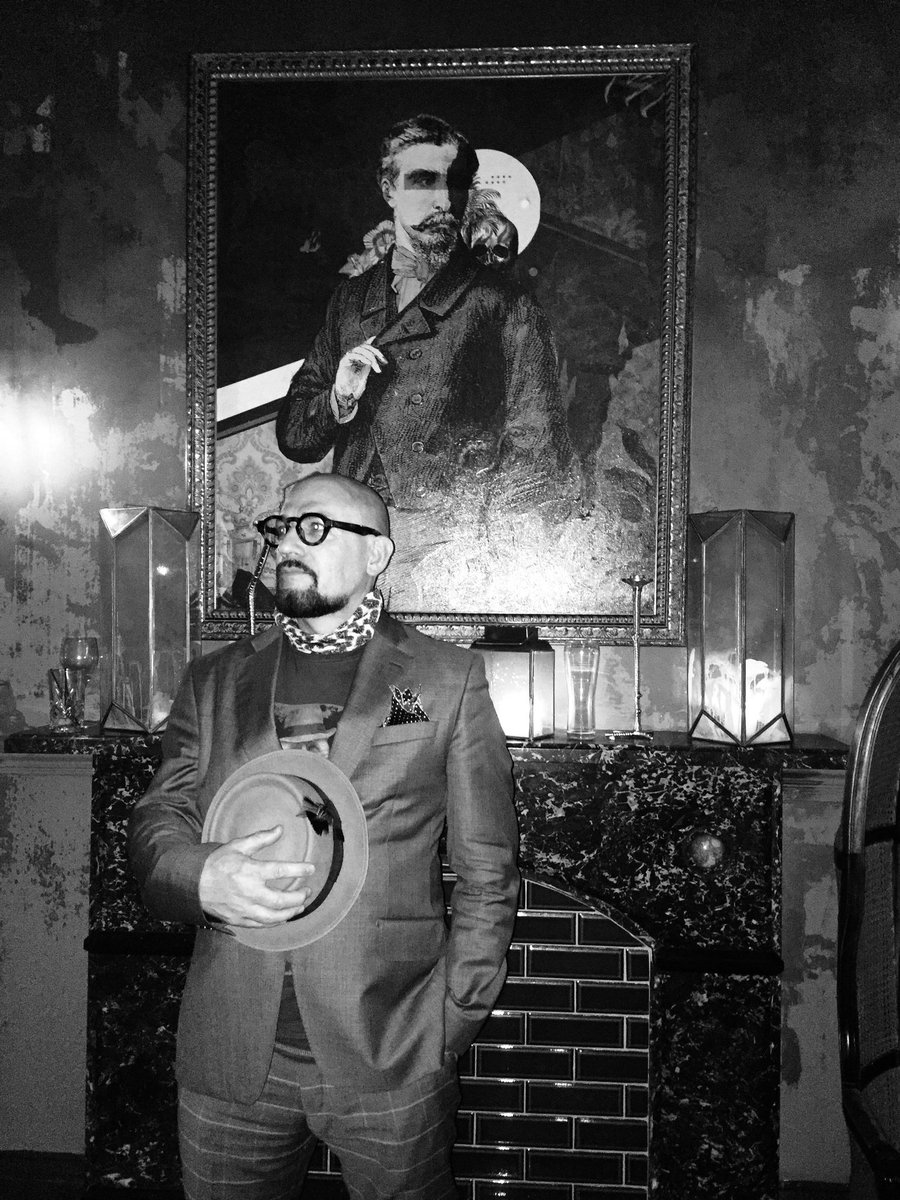 Hatdandy's tweet photo. The Master with his heart of stone Sitting on his worldwide throne War death & agony Till nothing else is left to be Master Of illusion!!!
#hatdandy @lairdhatters #hat @theoeeyewear @tweedmansvintage scarf @hardyamieslndn jacket @Paulsmithdesign #pocketsquare @joebrowns Tee https://t.co/MuDKcXf2I4