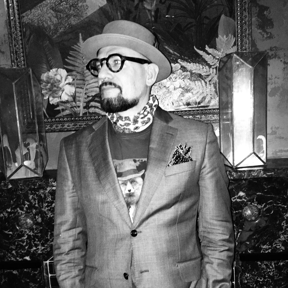 Hatdandy's tweet photo. The Master with his heart of stone Sitting on his worldwide throne War death & agony Till nothing else is left to be Master Of illusion!!!
#hatdandy @lairdhatters #hat @theoeeyewear @tweedmansvintage scarf @hardyamieslndn jacket @Paulsmithdesign #pocketsquare @joebrowns Tee https://t.co/MuDKcXf2I4