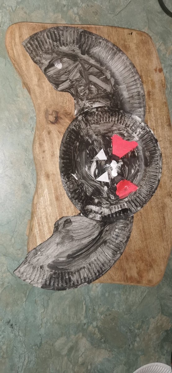 CarlyRadford10's tweet photo. Craft day with the kids today. Taylor is very happy with his bat he made all by himself 😂❤️  #craftday #paperplatecraft #Halloween #bat https://t.co/954KzXOzKe