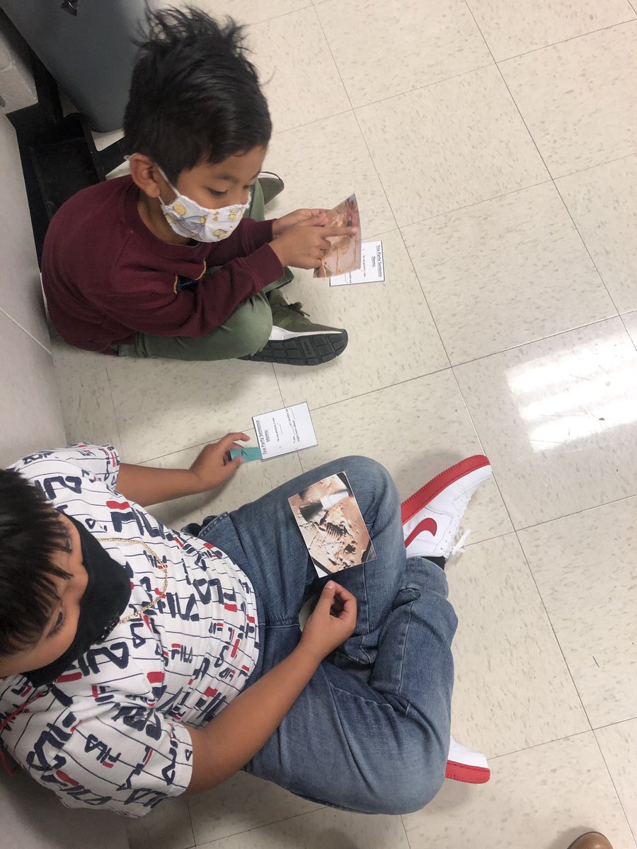 MrsElamsClass's tweet photo. Yesterday, students explored pictures to determine what our topic for the next weeks will be...FOSSILS!! Then today, our desks become jeeps to help guide us on our adventure🌿 @JCElem_RCS https://t.co/mRdbhi30Lc