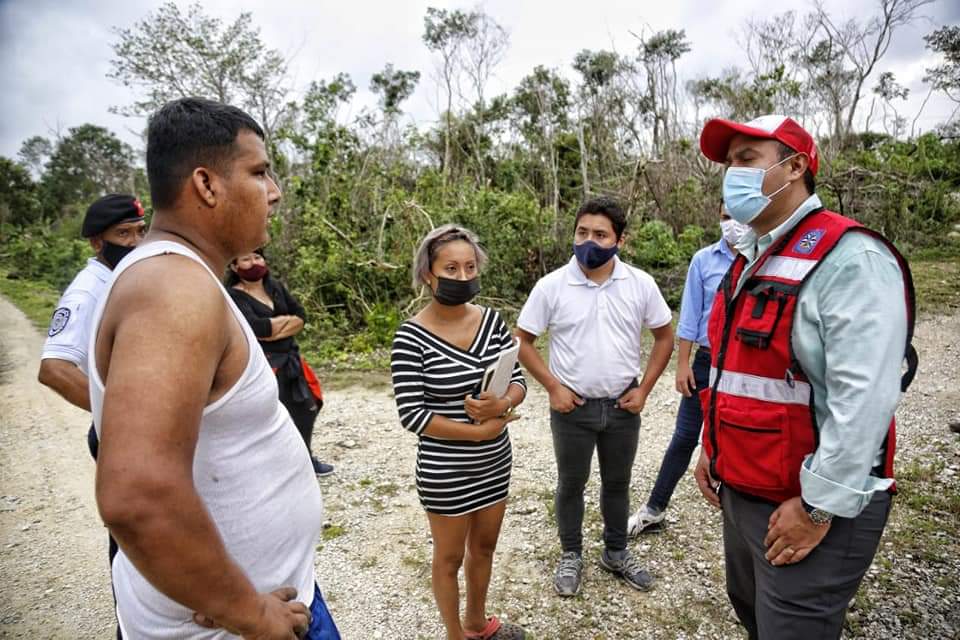 juancarrillo58's tweet photo. Continuamos recorriendo nuestro municipio, ahora, en la #ZonaContinental, para verificar de primera mano las afectaciones provocadas por el paso del Huracán #Zeta; en equipo estamos trabajando por la recuperación de #IslaMujeres.

#JuntosSaldremosAdelante #HagamosFuturo https://t.co/XDySS5ULoL