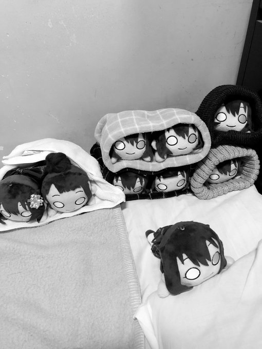 寝そべり 高画質 のtwitterイラスト検索結果 古い順