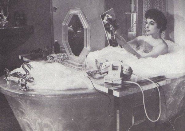 Edeerotic's tweet photo. She loved to hurt me, so I ran her a bath with rose oils and candles to remind her of why she loved me. I bathed her and she allowed my fingers to bring her to orgasm and once she did--I dropped the radio in.
She died to our song...
"You got me speeechlesss."
#vssmurder #revenge https://t.co/rLjqSGSOgu
