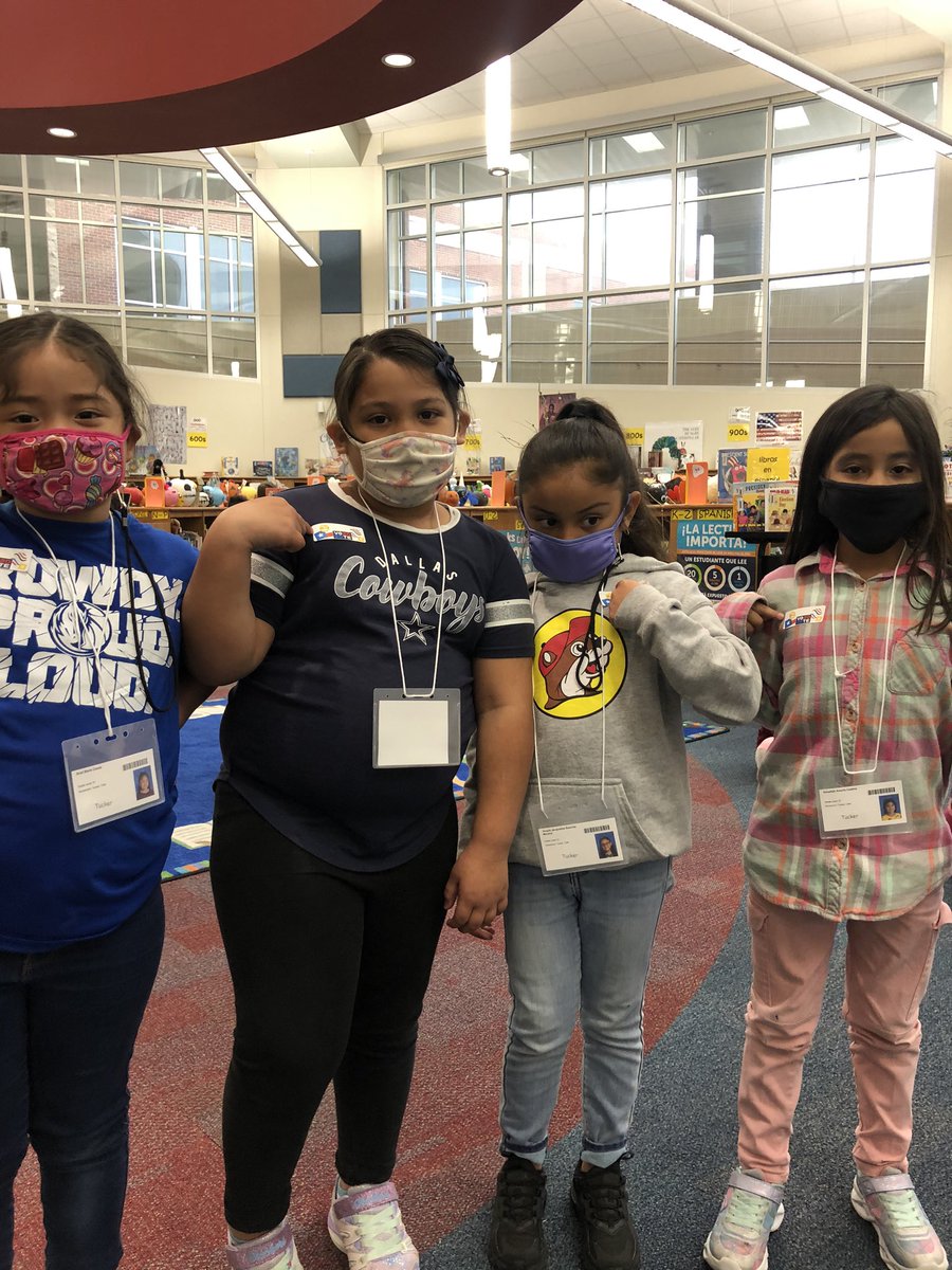 tuckertotsin106's tweet photo. Today we voted! ❤️ #thisisfirst  #firstgradebestgrade #henriehawks https://t.co/OkDqQNefaf