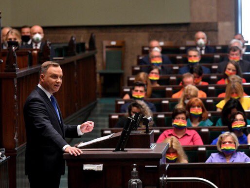 mazvrek's tweet photo. chce wam przypomniec ze nie wolno udostepniac tych zdjęć https://t.co/OgEpxZ2vnM