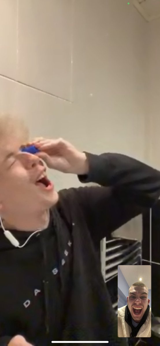 Sam (a thread) https://twitter.com/silverfox...