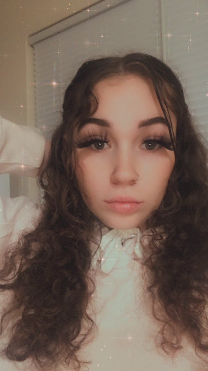 lexy28390964's tweet photo. Let me drain your wallet and humiliate you #sph #humiliation #dominatrix #bitch #tribute #customercontent #findom #paypig #cashcow #feetandsoles #feet #mommyissues #paybitch https://t.co/xjhl5TuZRA