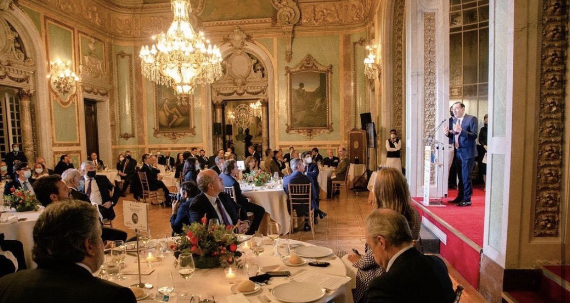 Fiesta en Versalles mientras el pueblo sufre.