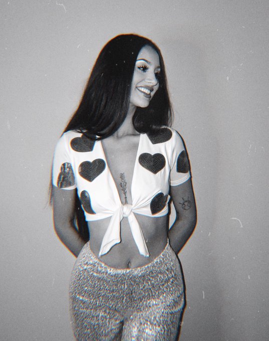 3 pic. &ldquo;I am a rich man&rdquo; @cher https://t.co/LlykaILCfX