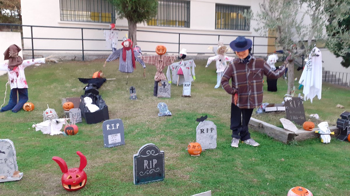 AmpaGaite's tweet photo. ¡Y siguen apareciendo nuevos seres...😱🥺☠👻!!
#halloween2020
#AmpaGaiteNavalcarnero
#ampaiescmg
#ampacarmenmartingaite https://t.co/fTzLkoZjap