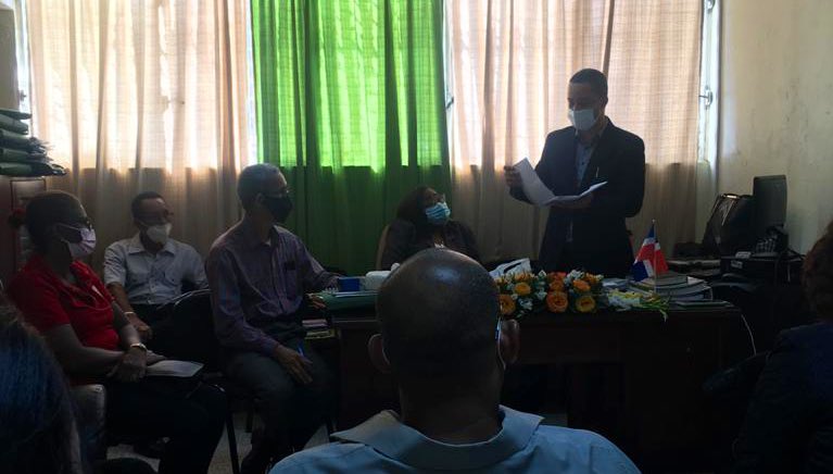 Distrito_1203's tweet photo. Hoy @cesarinleonar2 hizo entrega a #BetaniaSeverino nueva directora del @Distrito_1203 de #ElSeibo en acto realizado en la oficina Distrital, asistió el equipo técnico, los coordinadores de redes multigrado,  y personal administrativo. @RobertoFulcar @EducacionRDo https://t.co/1Xn4cxWsyd