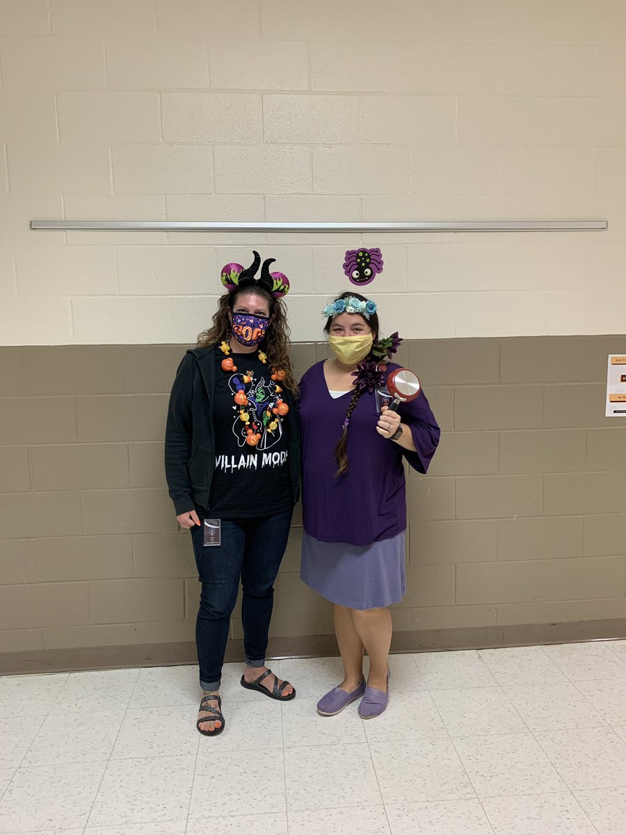 HHM_SCedu's tweet photo. For #RedRibbonWeek2020 @pelion_middle today was Disney Day because drugs aren’t magical. Tangled’s Rapunzel was missing Pascal, but remembered her frying pan. https://t.co/nbCdVQheMW