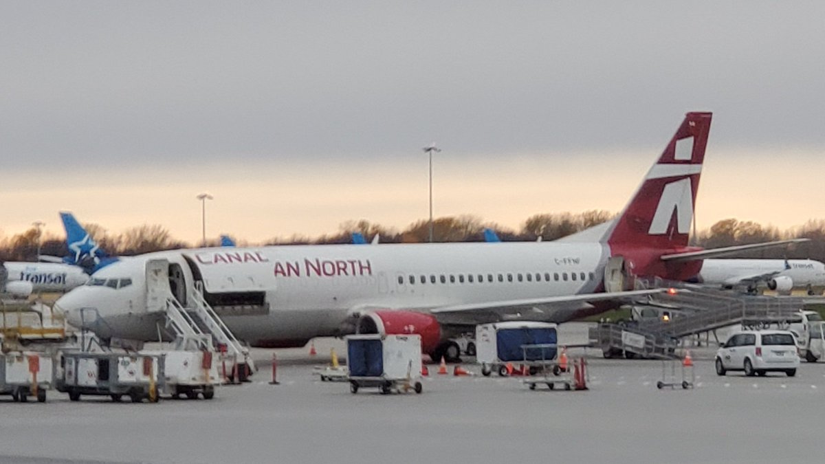 veryboeing's tweet photo. Canadian North #B737 -406(A) #CFFNF CYUL https://t.co/dbJQYzyHws