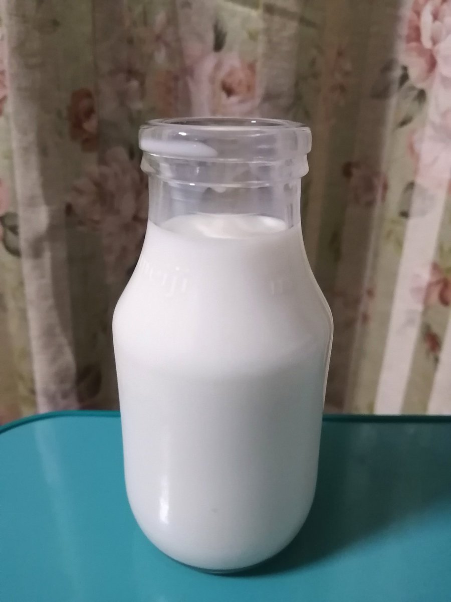 高生紳士に牛乳瓶を献上するハッシュタグ のイラスト マンガ作品 Twoucan