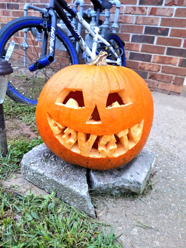 ColaSlater's tweet photo. My pumpkin has a very important message hidden in his teeth! #GoVote #VOTE @Freedom4th @NajulaT @SlaterRobotics https://t.co/XTfzM6NkM8