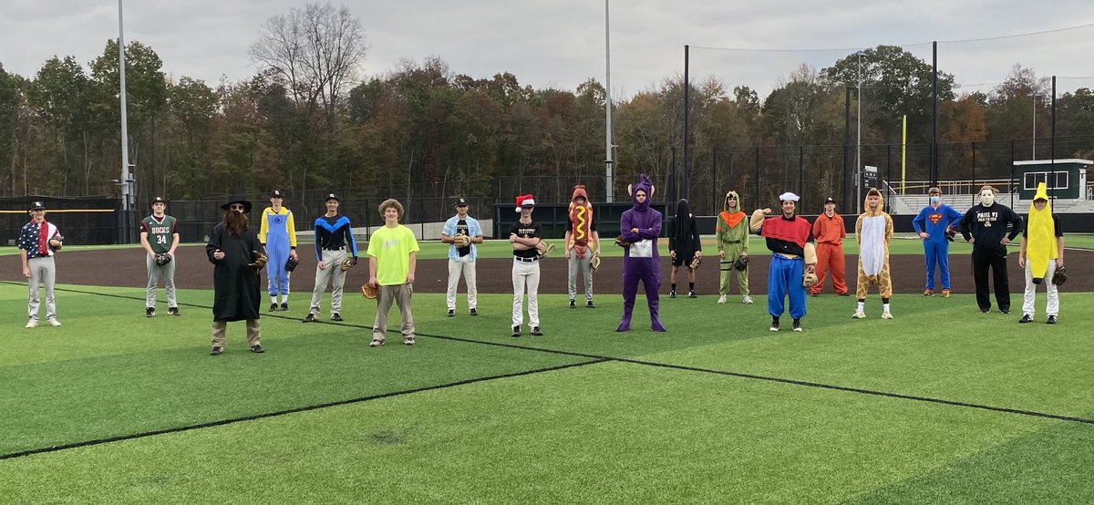 PVI_Baseball's tweet photo. Good times tonight at the 1st Annual 🎃Halloween Game🎃. #HappyHalloween https://t.co/KqBXj2BMfT