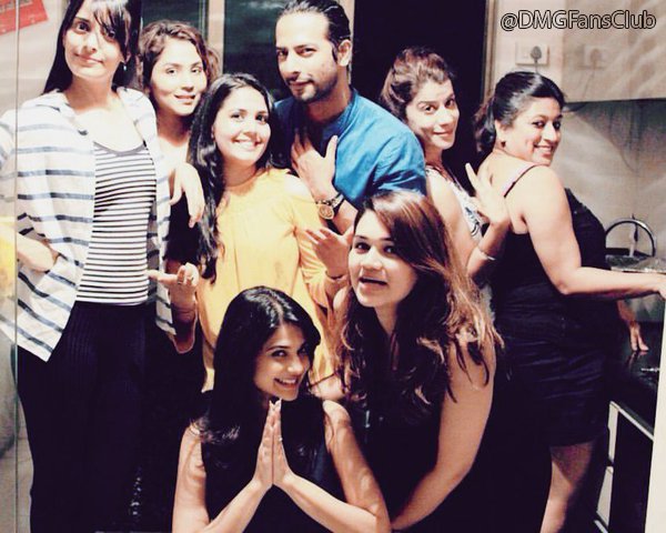 F.R.I.E.N.D.S
#JenniferWinget 
#WingItWithWinget 
#SehbanAzim 
#PoojaSharma 
#AishwaryaSakhuja