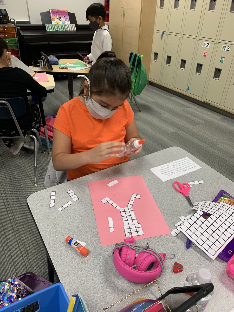 2ndGradeDual's tweet photo. Exploring and introducing the area of shapes by creating area robots during math today. @JonesAcademy1 https://t.co/CECRXMpGpD
